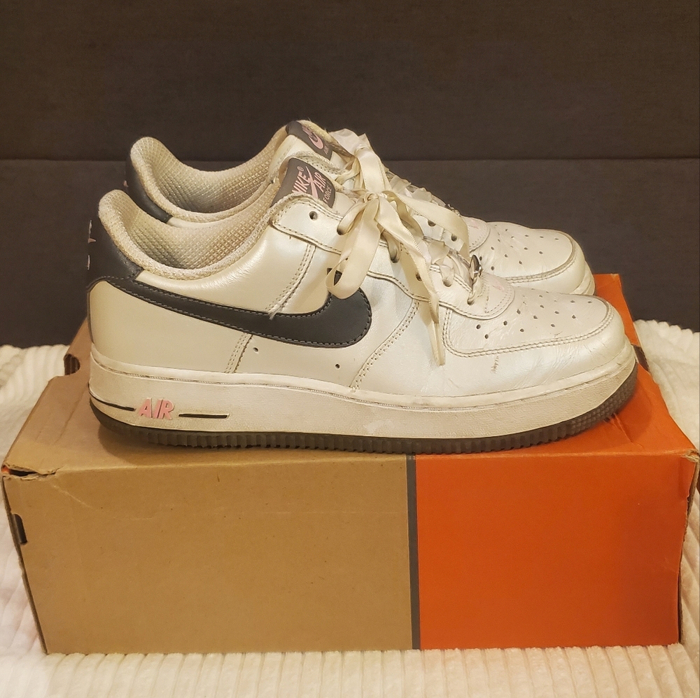 Nike Women's Air Force 1 - White/Metallic Pewter-Perfect Pink - Picture 3 of 16